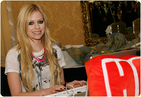 Bestand:Avril thump.jpg